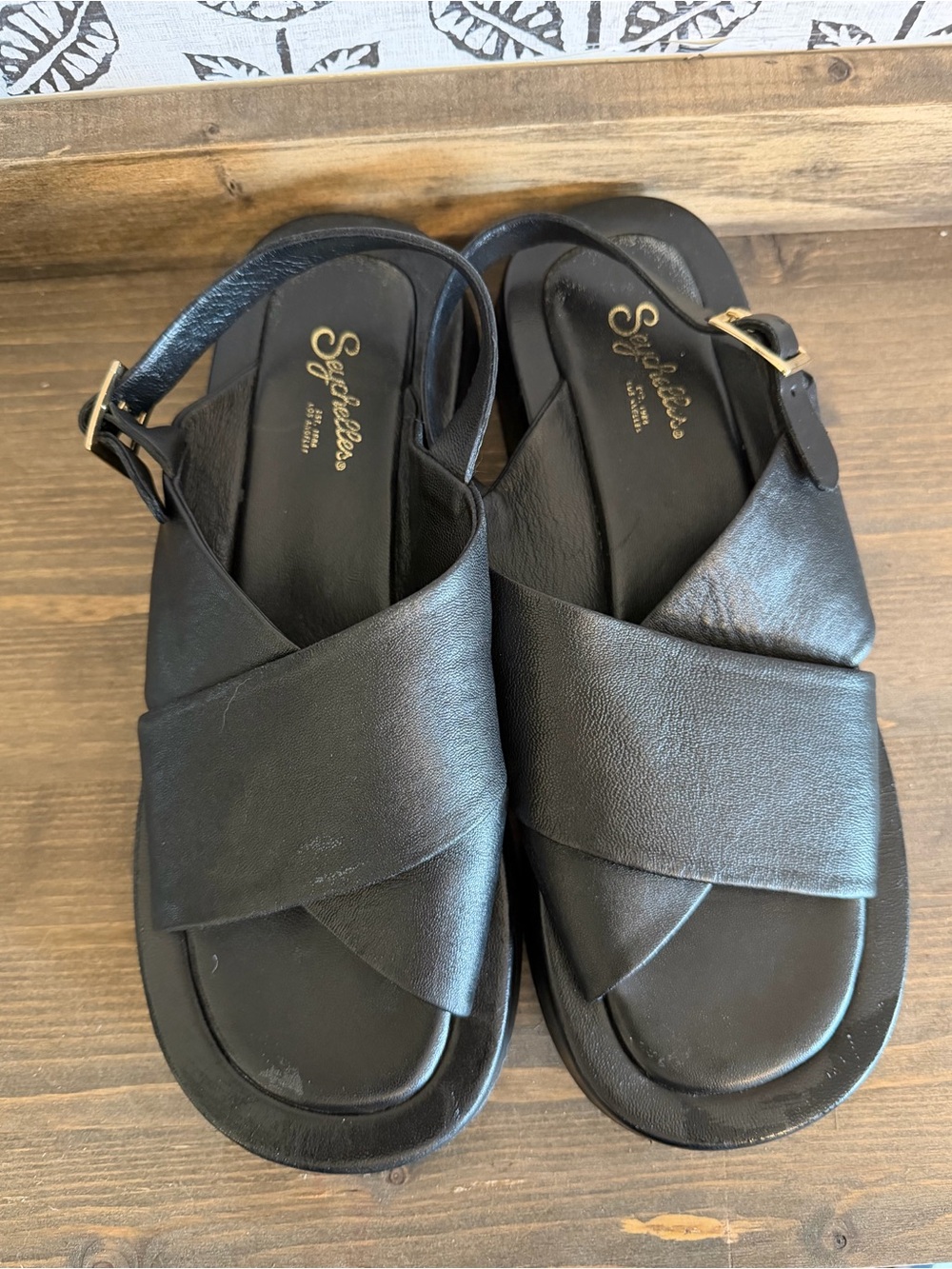 Seychelles black leather cross strap sandals size 9